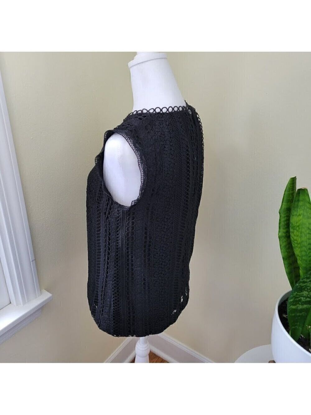J. Crew Sleeveless Lace Blouse Lined Overhead Black Top Women's Size 0 - Picture 3 of 15